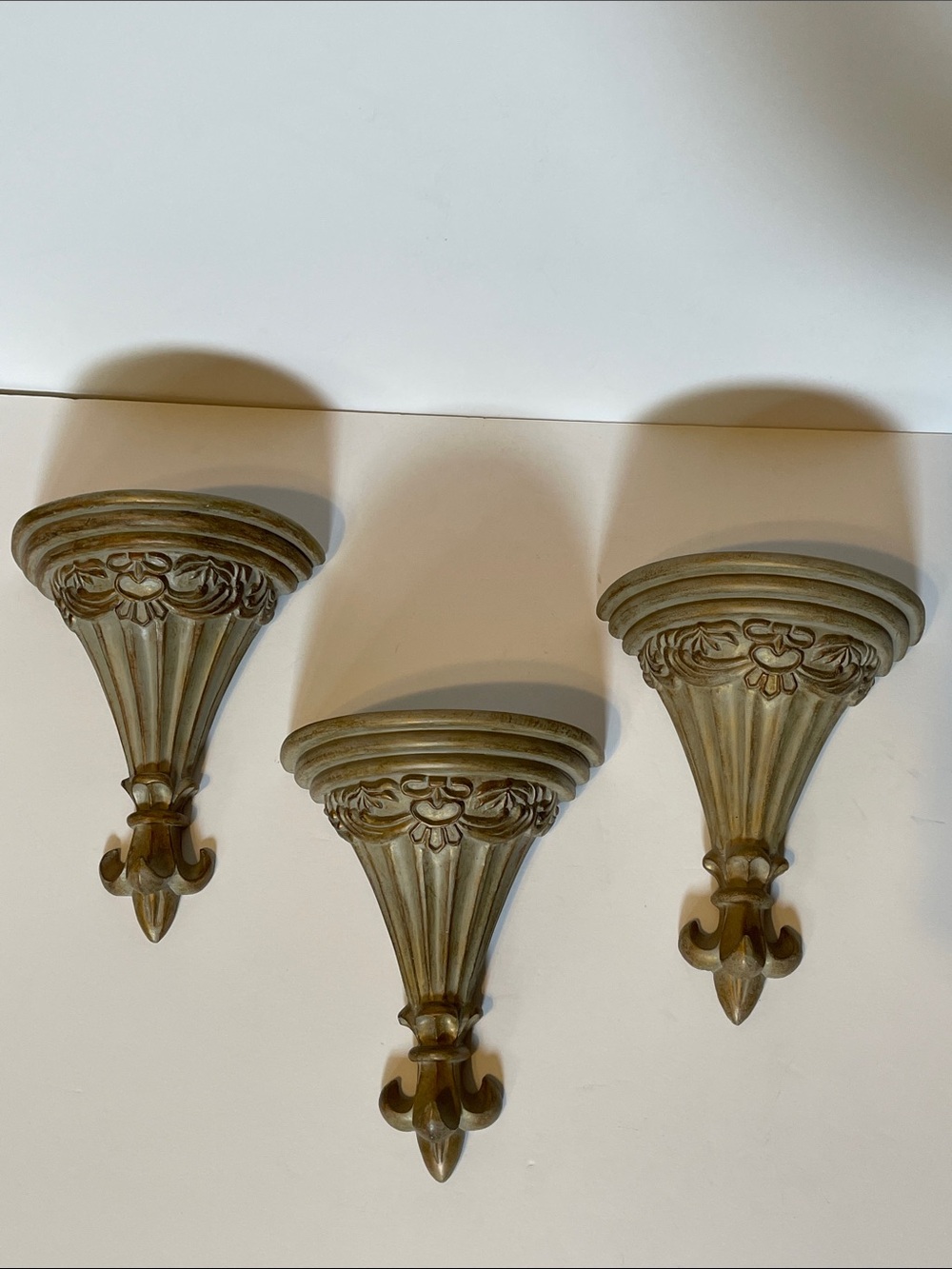 Ornate Antique-Style Resin Wall Bracket Shelf - Set of 3 - Taupe bronze